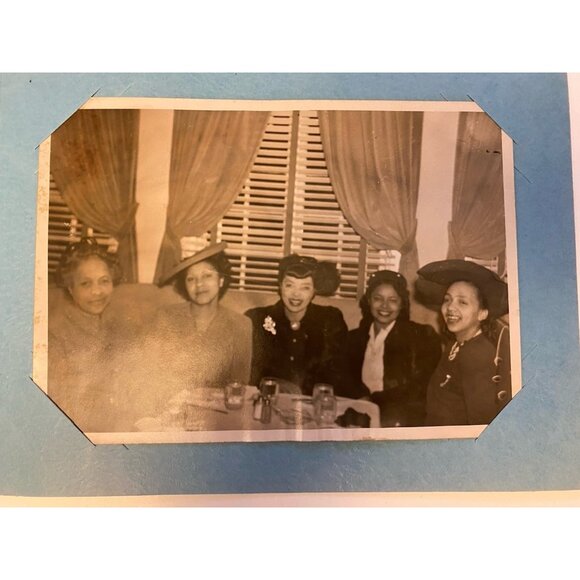 VTG 1944 Photo African American Women Dressed Up at Restaurant San Francisco Hat - Picture 14 of 14